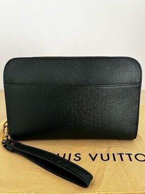Louis Vuitton Taiga Epicea Green Cosmetic Accessory Travel Wristlet Clutch 1995
